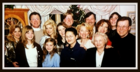 Eleanor, her 3 children, their spouses and 7 grandchildren - 1993